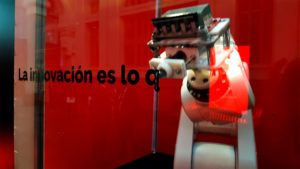 Carrefour_Robot-Escritor_EXeventos_EXarchitects_-(6) Premios innovación Carrefour 2017. Retratos Robots