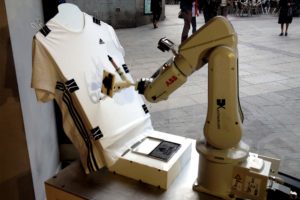 Tienda Adidas Gran Vía retratos robots