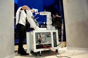 Tienda Adidas Gran Vía retratos robots