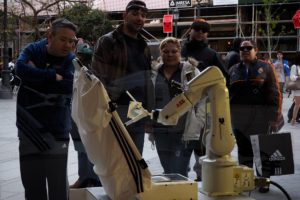 Tienda Adidas Gran Vía retratos robots